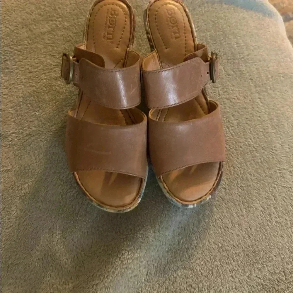 Born wedge sandles - Leather top and straps, with floral wedge